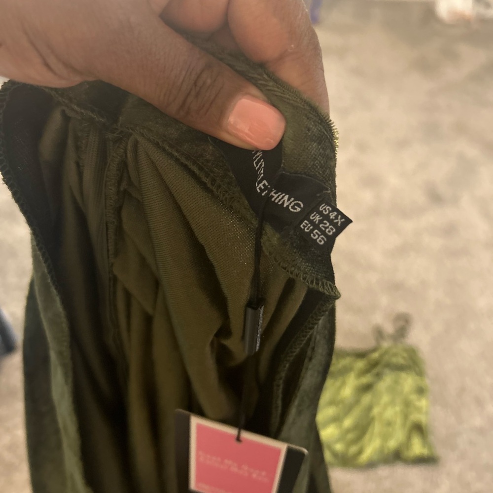 PrettyLittleThing Deep Olive 2 pc set - Picture 2 of 3